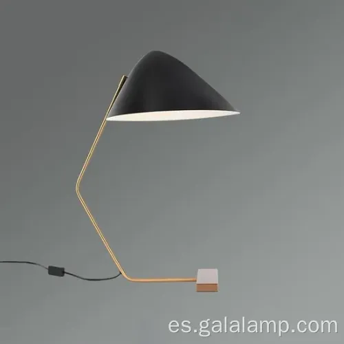 Lámpara de mesa LED nórdica para la decoración moderna del dormitorio